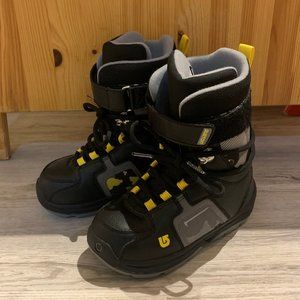 Burton Freestyle Youth Kids/Youth Snowboard Boots Size 4: RUN SMALL
